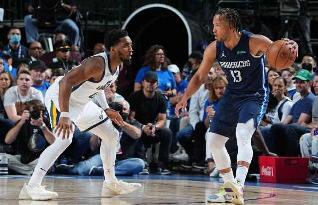 开云下载-无东契奇首战撼负爵士 篮板球成独行侠致命伤